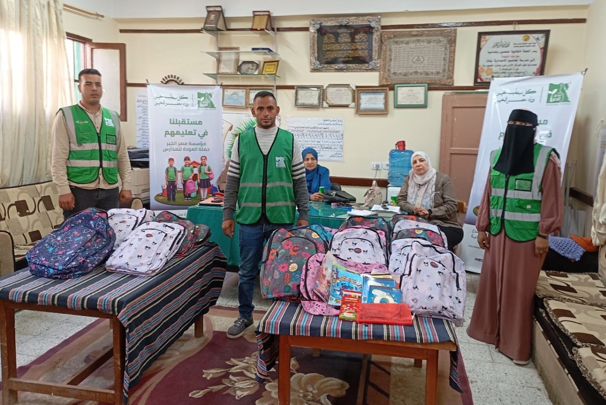 المحافظ يناقش التقرير السنوي للإدارات النوعية بمديرية التعليم